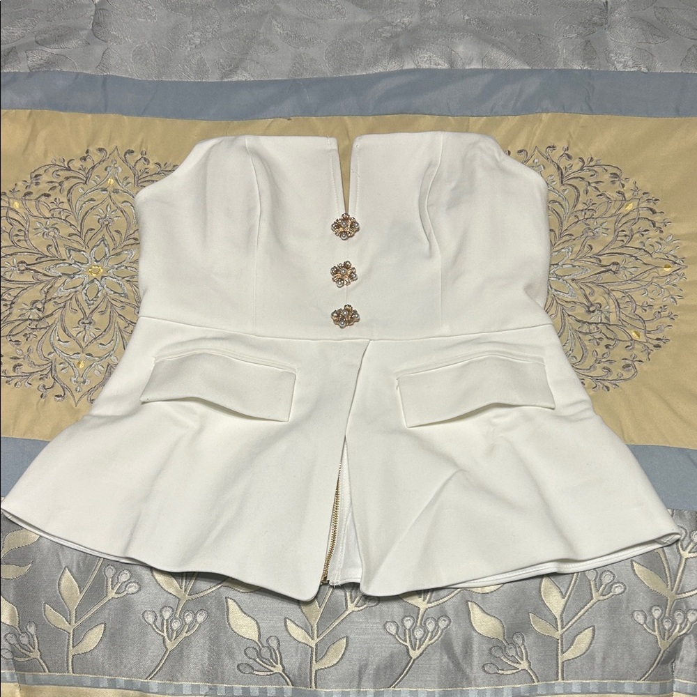 Elegant White Strapless Blouse